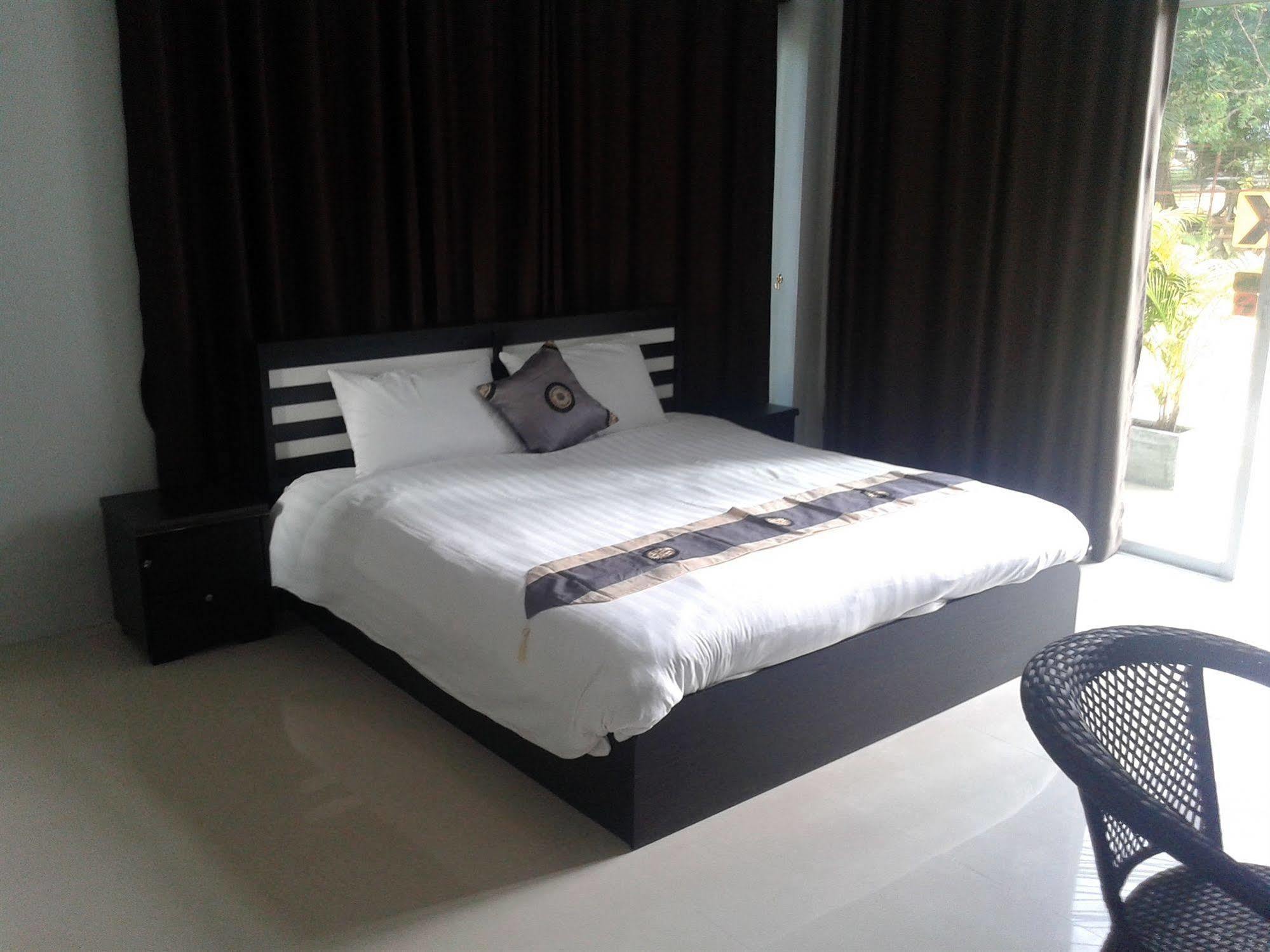 But Different Phuket Boutique Hotel Nai Harn Eksteriør bilde