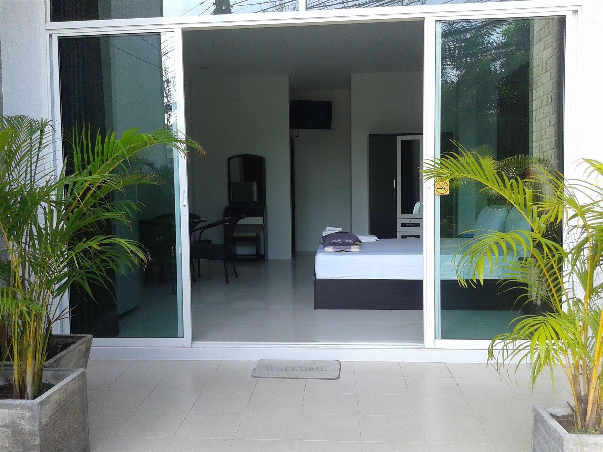 But Different Phuket Boutique Hotel Nai Harn Eksteriør bilde
