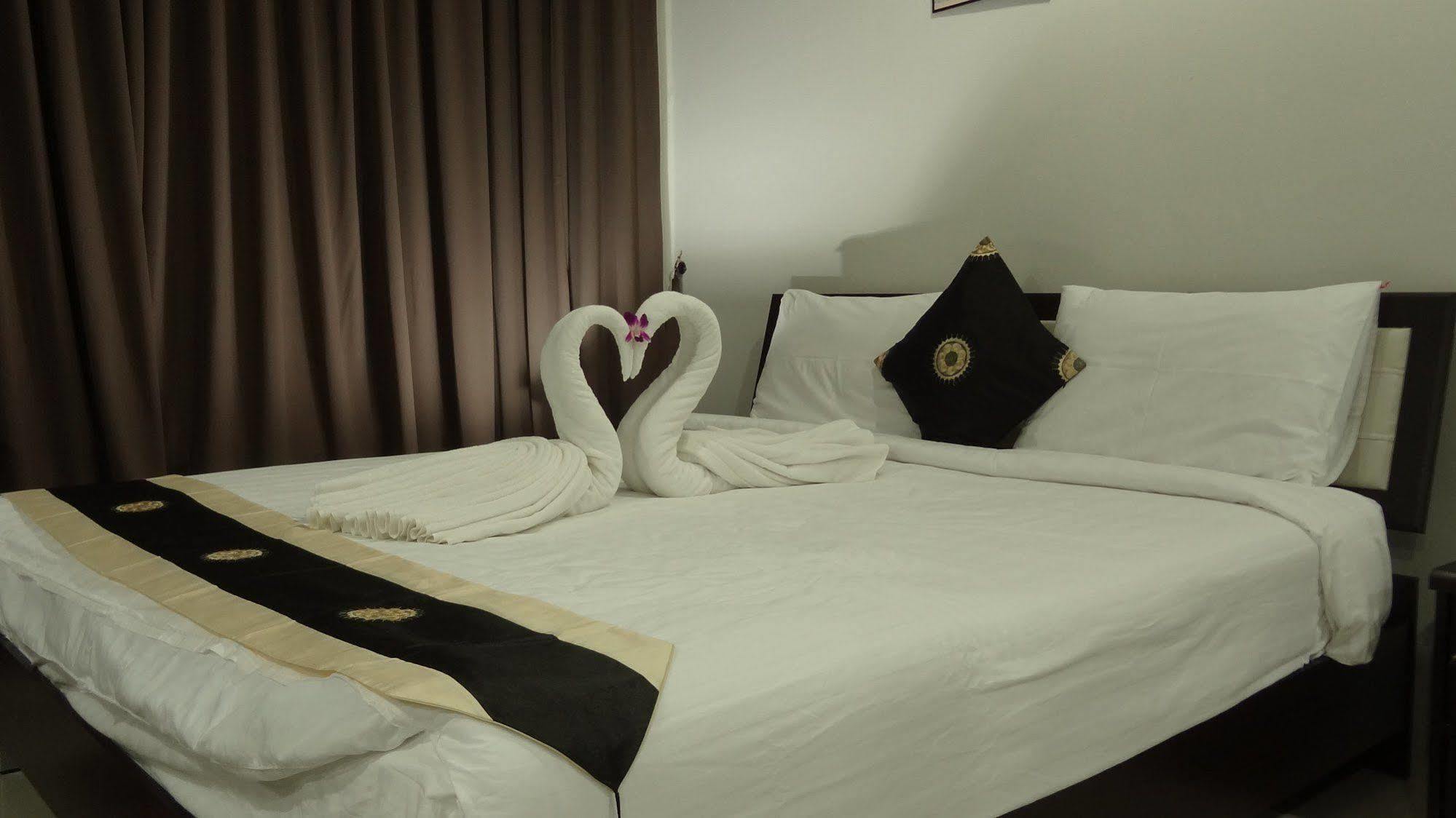 But Different Phuket Boutique Hotel Nai Harn Eksteriør bilde