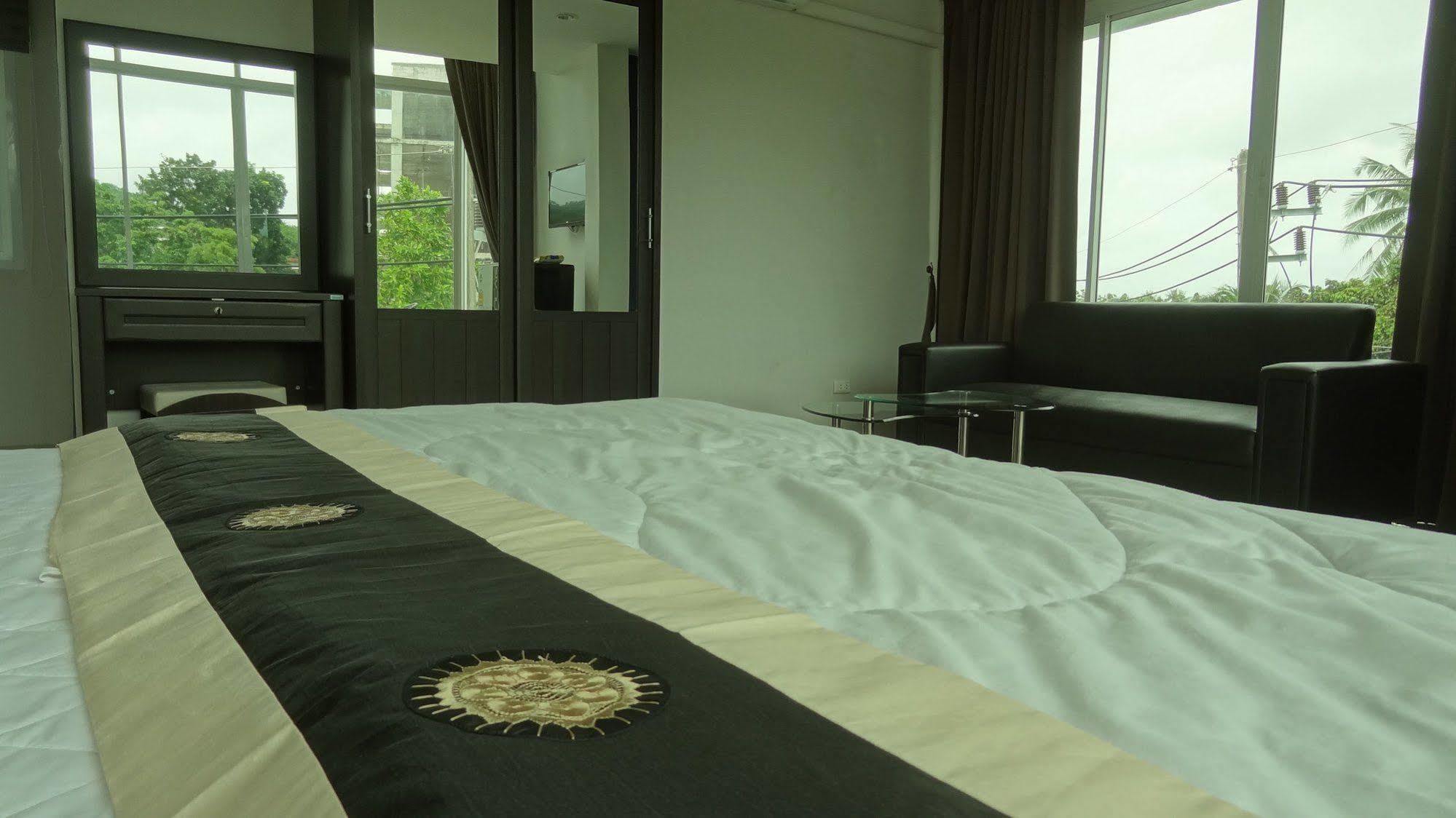 But Different Phuket Boutique Hotel Nai Harn Eksteriør bilde